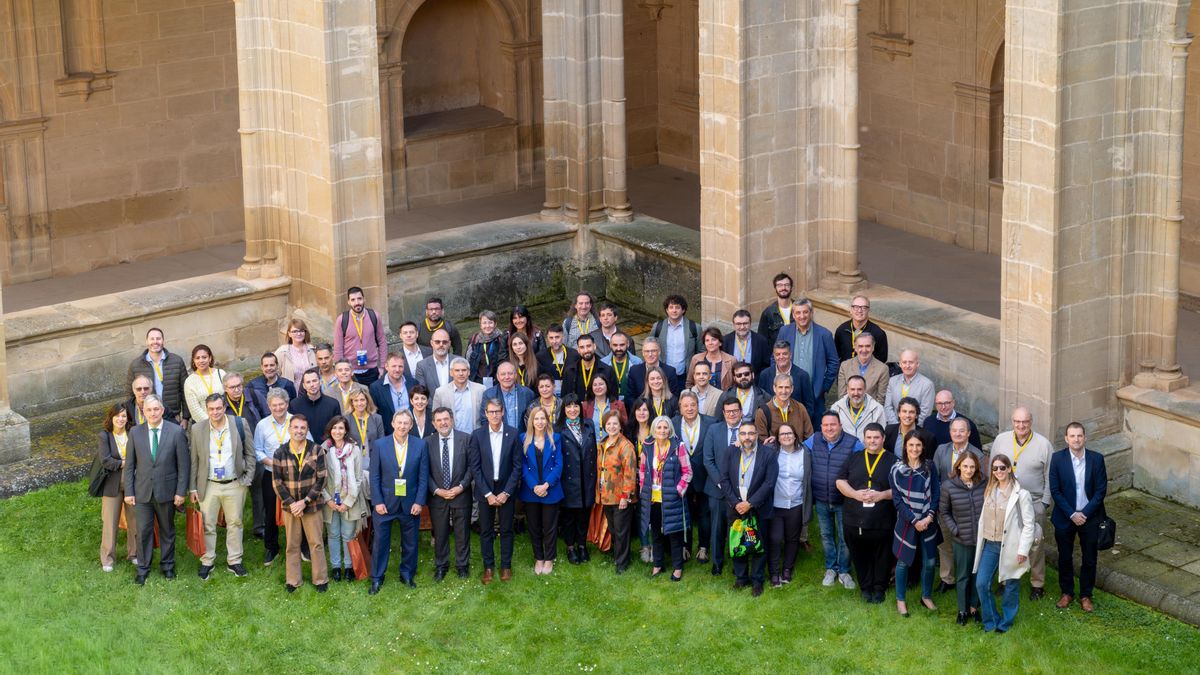 Foto de familia de la clausura del Congreso de Editores CLABE en San Millán de la Cogolla