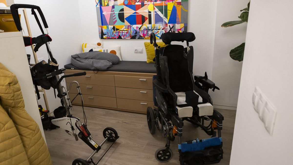 Un bipedestador costa uns 7.000 euros i avui l'ajuda pública amb prou feines cobreix el 30%.