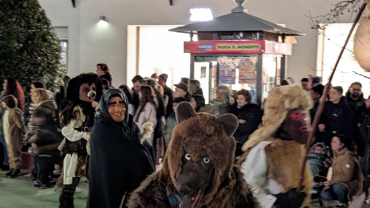 Los Antruejos de León pasean la auténtica tradición del Carnaval de los pueblos ante miles de personas