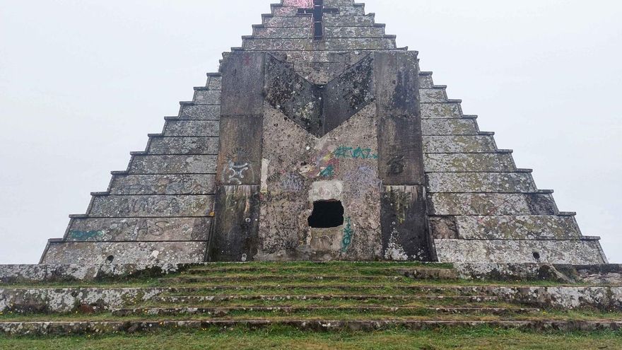 La ARMH denuncia al Gobierno de Castilla y León por proteger el monumento fascista Pirámide de los Italianos