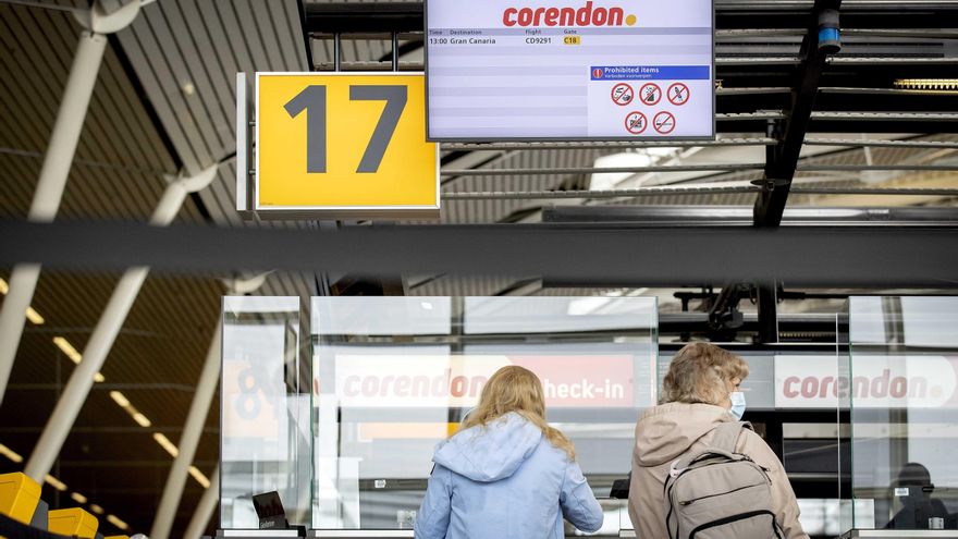 Detenidos 6 españoles en aeropuerto de Ámsterdam por “alboroto” en un vuelo