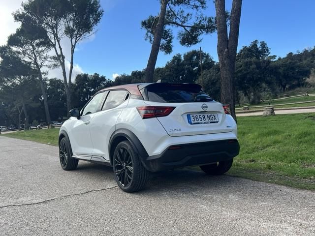 Vista lateral y trasera del SUV más compacto de Nissan.