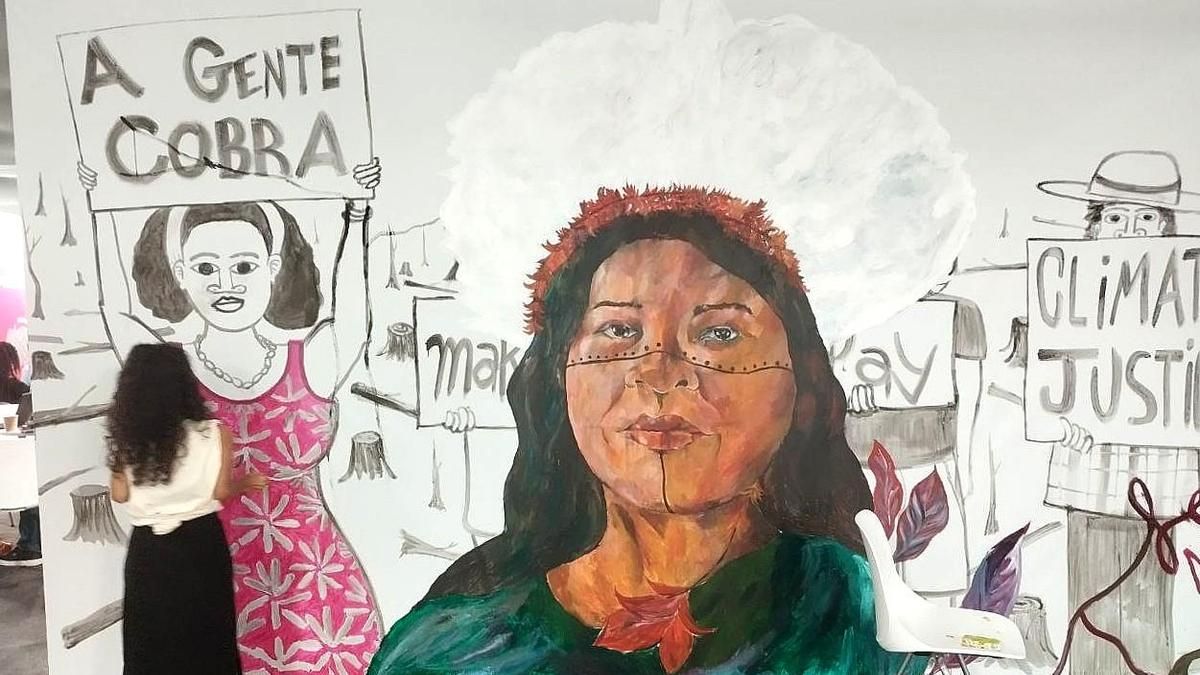 Mural de Alessandra Mundruku en la Blue Zone de la COP30.