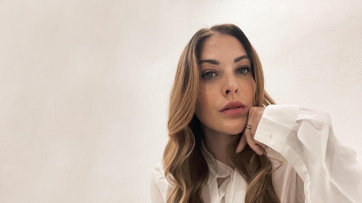 La poeta María Sotomayor explora el trauma del abuso infantil en su primer novela