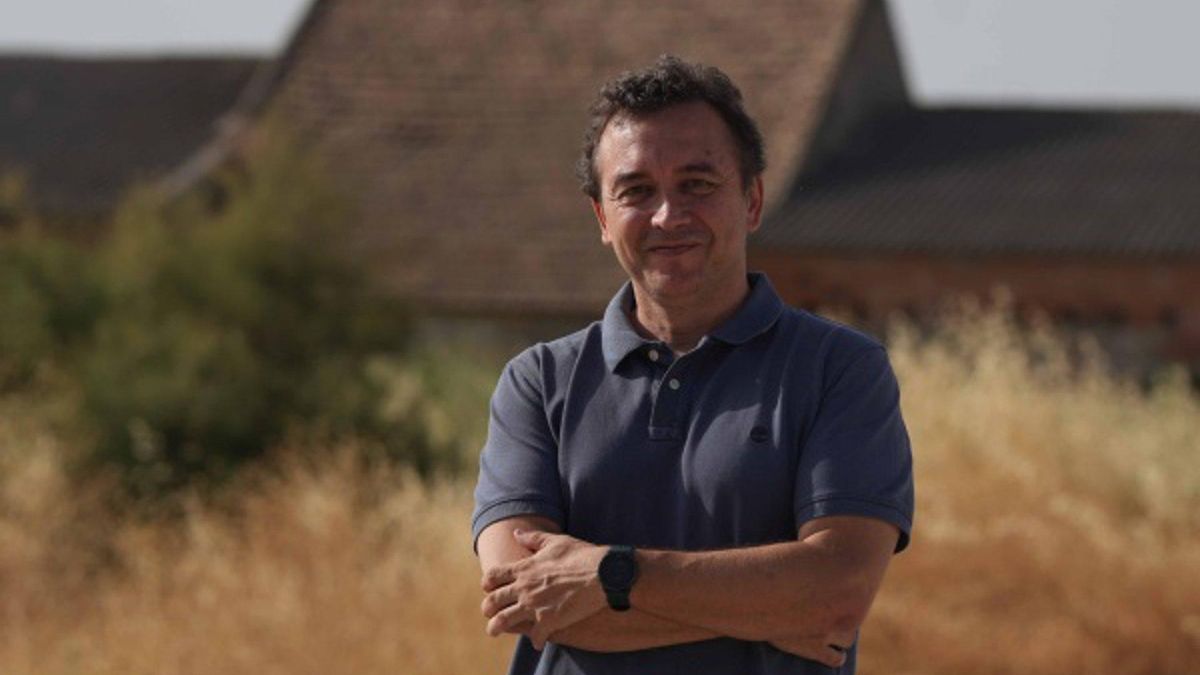 El investigador Rafael Vega en las Salinas de Duernas.