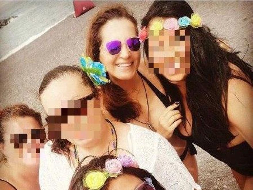 Un momento de la fiesta a la jefa de la Policía Local de Santa Cruz