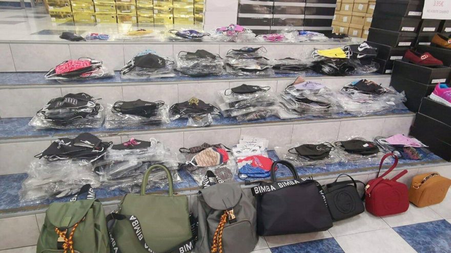 Intervenidas unas 1.200 mascarillas falsificadas en una tienda en Santa Cruz de Tenerife