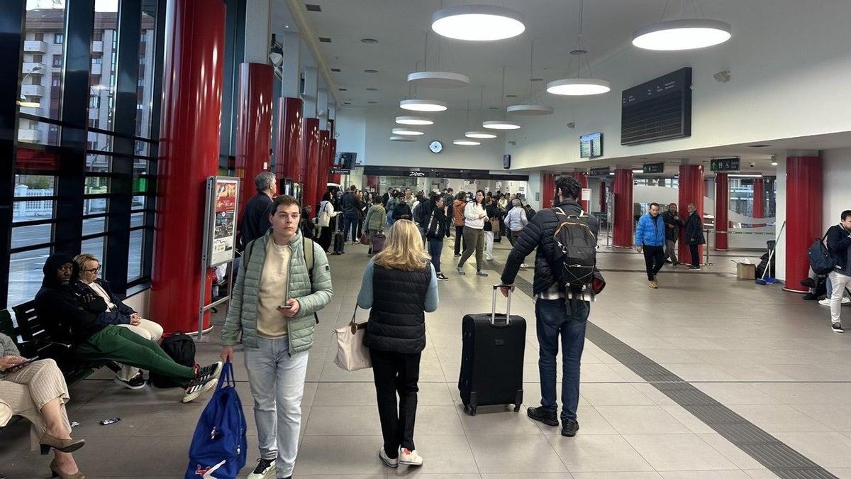 Situación de la estación de tren de León a primera hora de la mañana, de donde ya salieron dos trenes.
