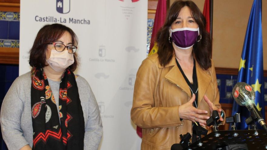 Blanca Fernández atiende a los medios durante la jornada 'Tú puedes darles voz'