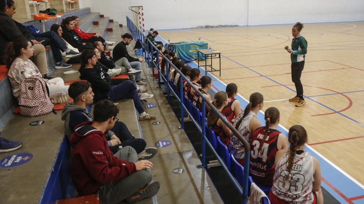 Jornada FAB Experience “Nosotras” sobre baloncesto femenino
