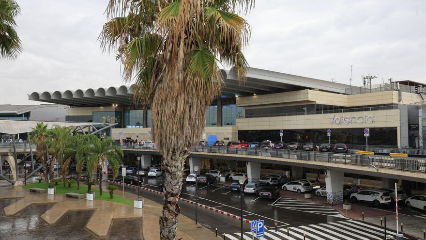 Desalojan de un avión a un grupo de adolescentes franceses por comportamiento conflictivo