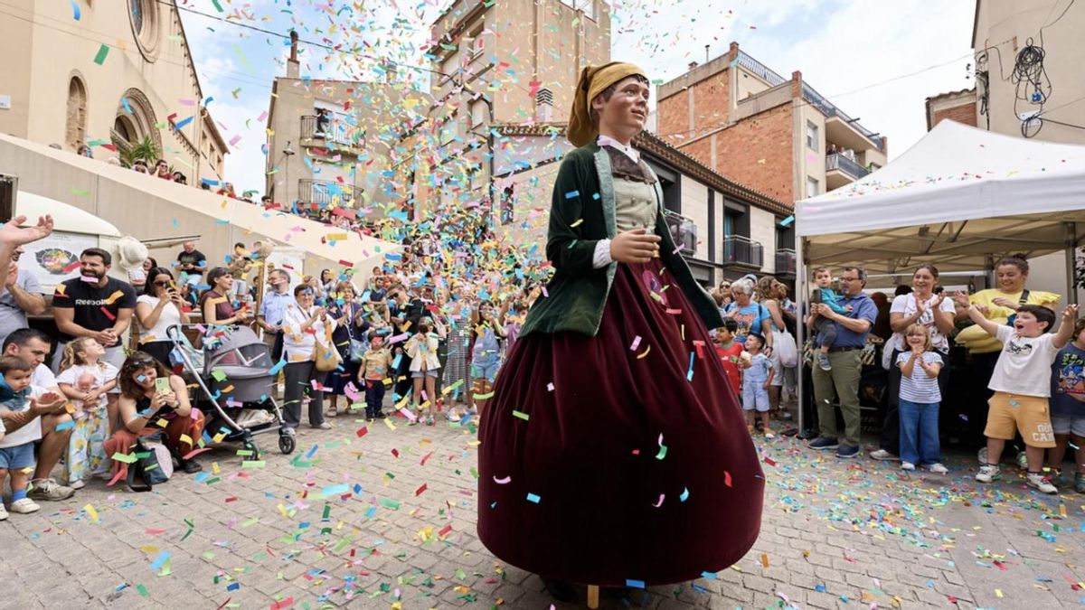 La cultura popular también tiene un papel muy protagonista, con bailes y 'castells' que hacen de las calles del casco antiguo un ambiente festivo que invita a pasear y a descubrir