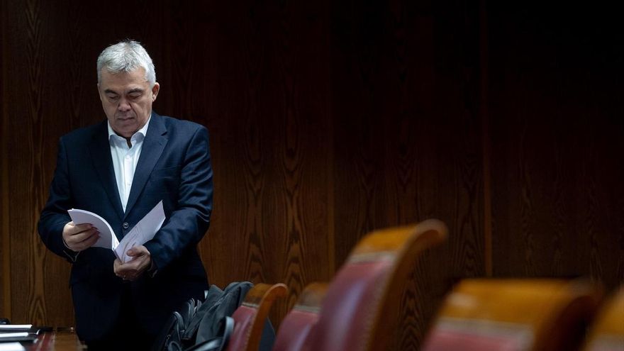 El ex secretario de Organización del PSOE Santos Cerdán a su llegada a la Comisión de Investigación del ‘caso Koldo’, en el Senado, a 17 de diciembre de 2025, en Madrid