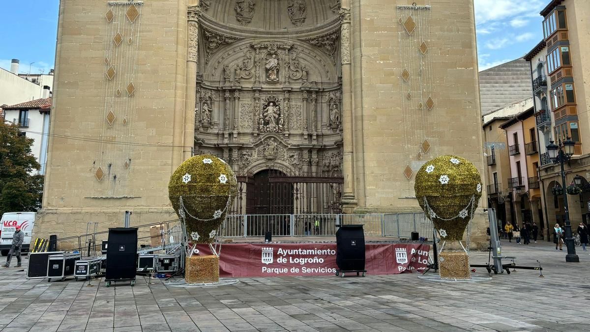 Escenario desde el que se encenderán las luces de Navidad en Logroño
