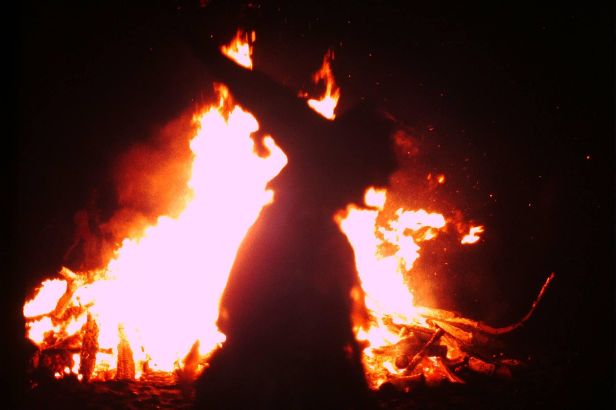 Noche de San Juan. Danza de Brujas en la playa de Puerto Naos, Aridane. Foto: MVH