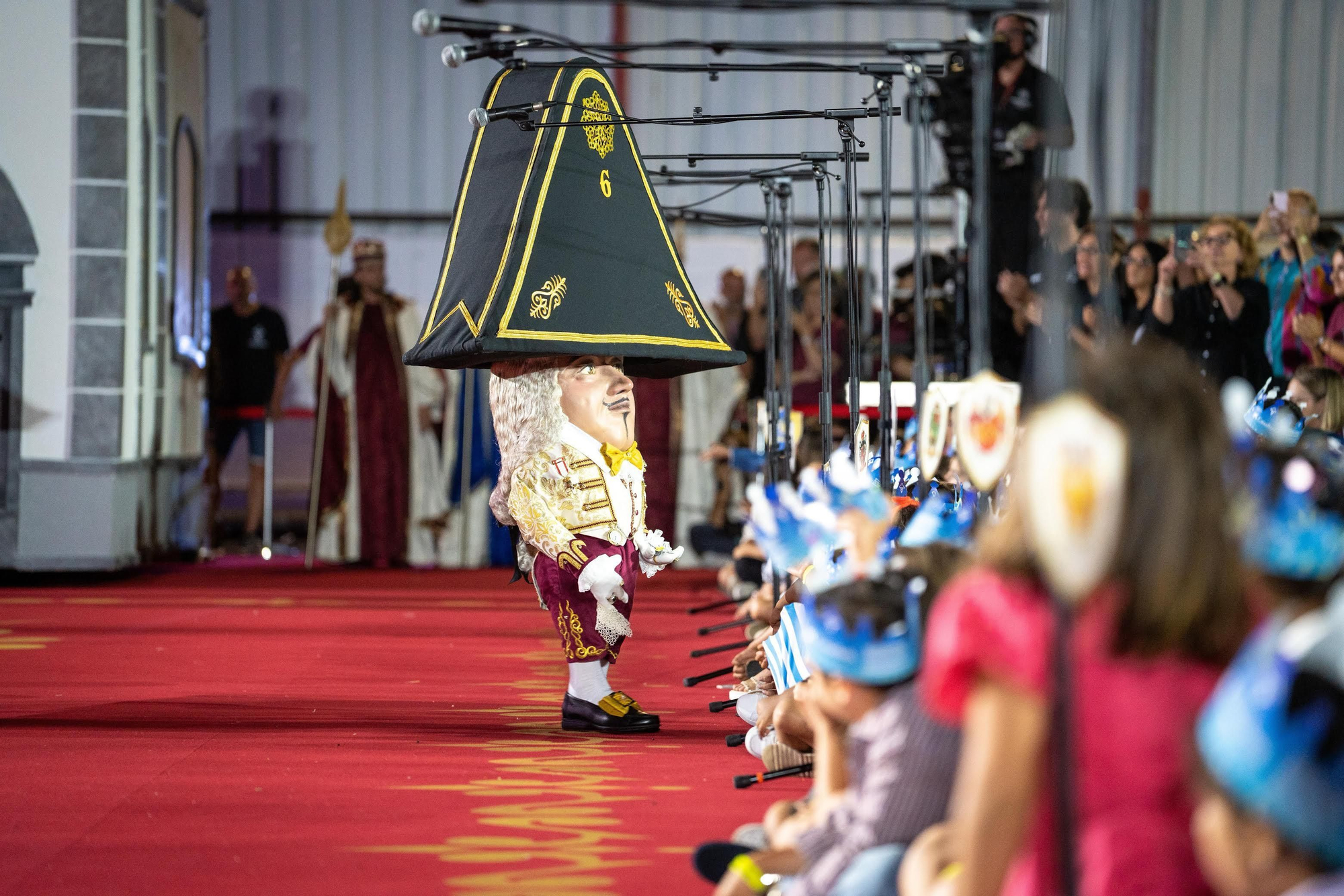 Danza de Los Enanos en la función institucional.