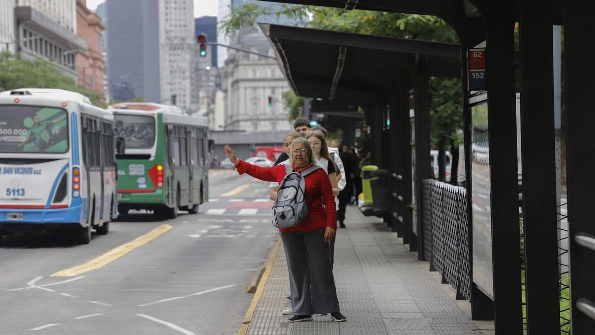 Diciembre llega con nuevos aumentos en transporte, servicios y salud