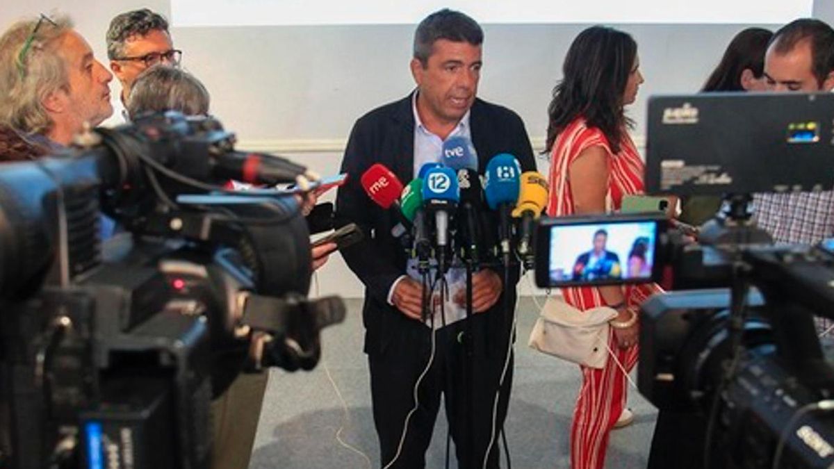El president Carlos Mazón interviene ante los medios tras la última campaña turística en la Costa Blanca de Alicante.