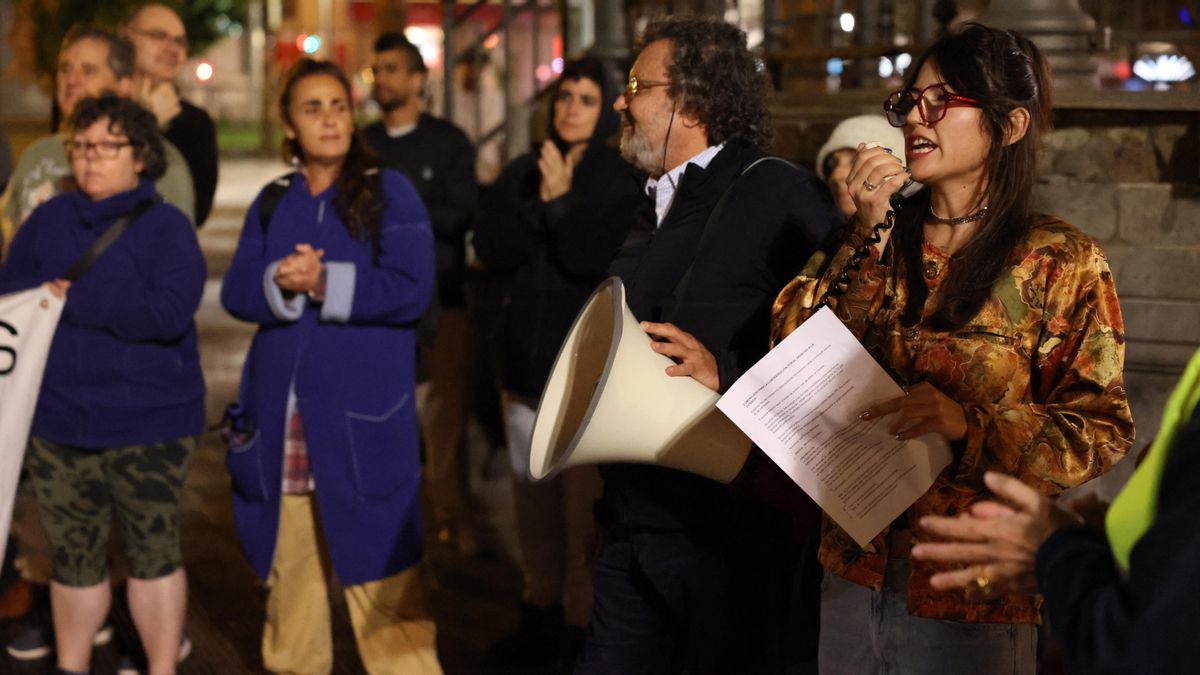Casi un centenar de personas se concentran en Las Palmas, contra la negativa de las derechas a blindar el ‘escudo social’