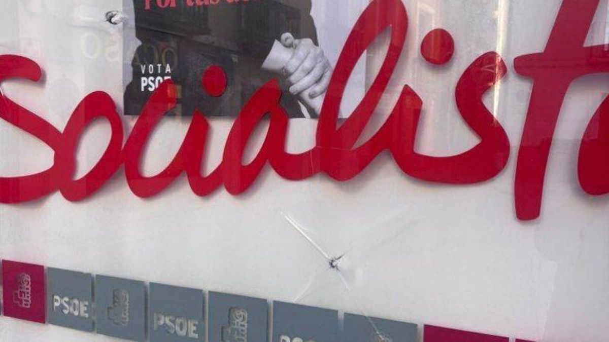 Denuncian un acto vandálico contra la sede del PSOE en Tarazona: “No nos van a intimidar"