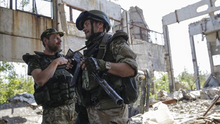 El Gobierno de Ucrania impone un bloqueo comercial a Crimea