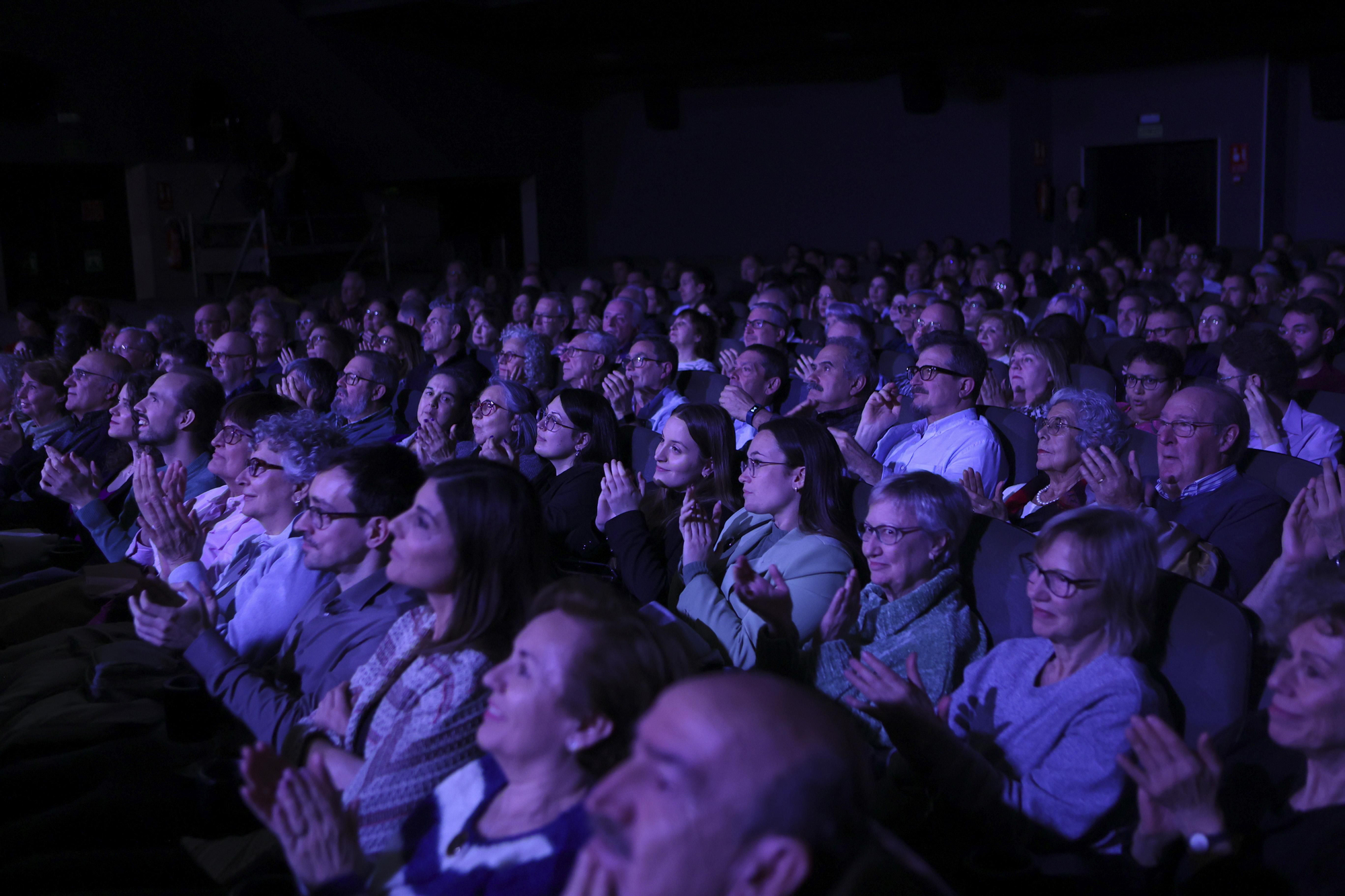 Asistentes al evento de los 100.00 socias y socias