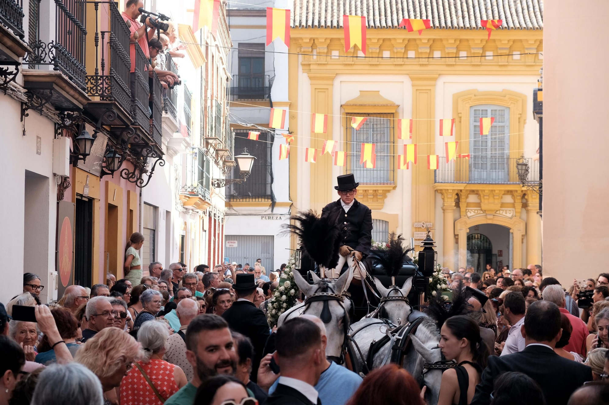El último paseo de María Jiménez por las calles de Sevilla, en imágenes