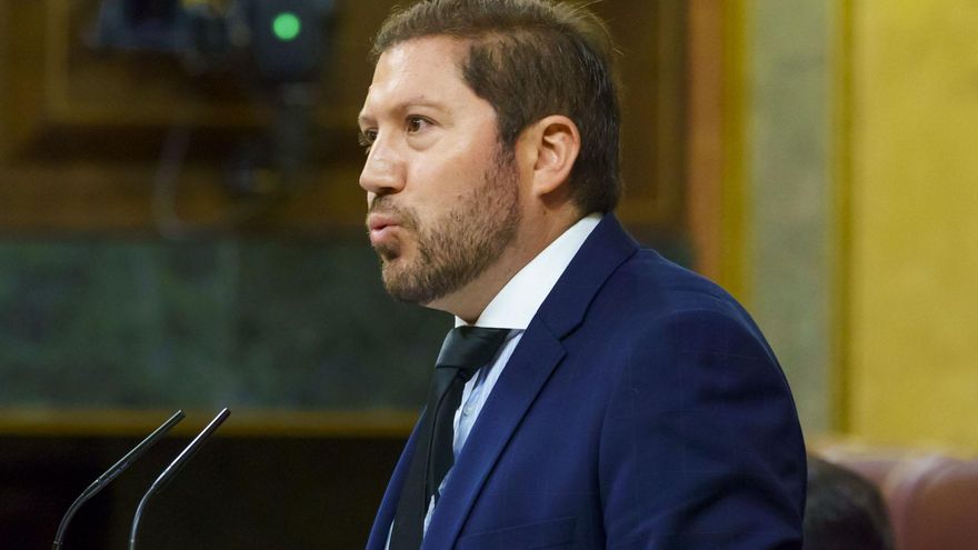 El ya exdiputado de Vox Carlos Hugo Fernández-Roca Suárez, en la tribuna del Congreso