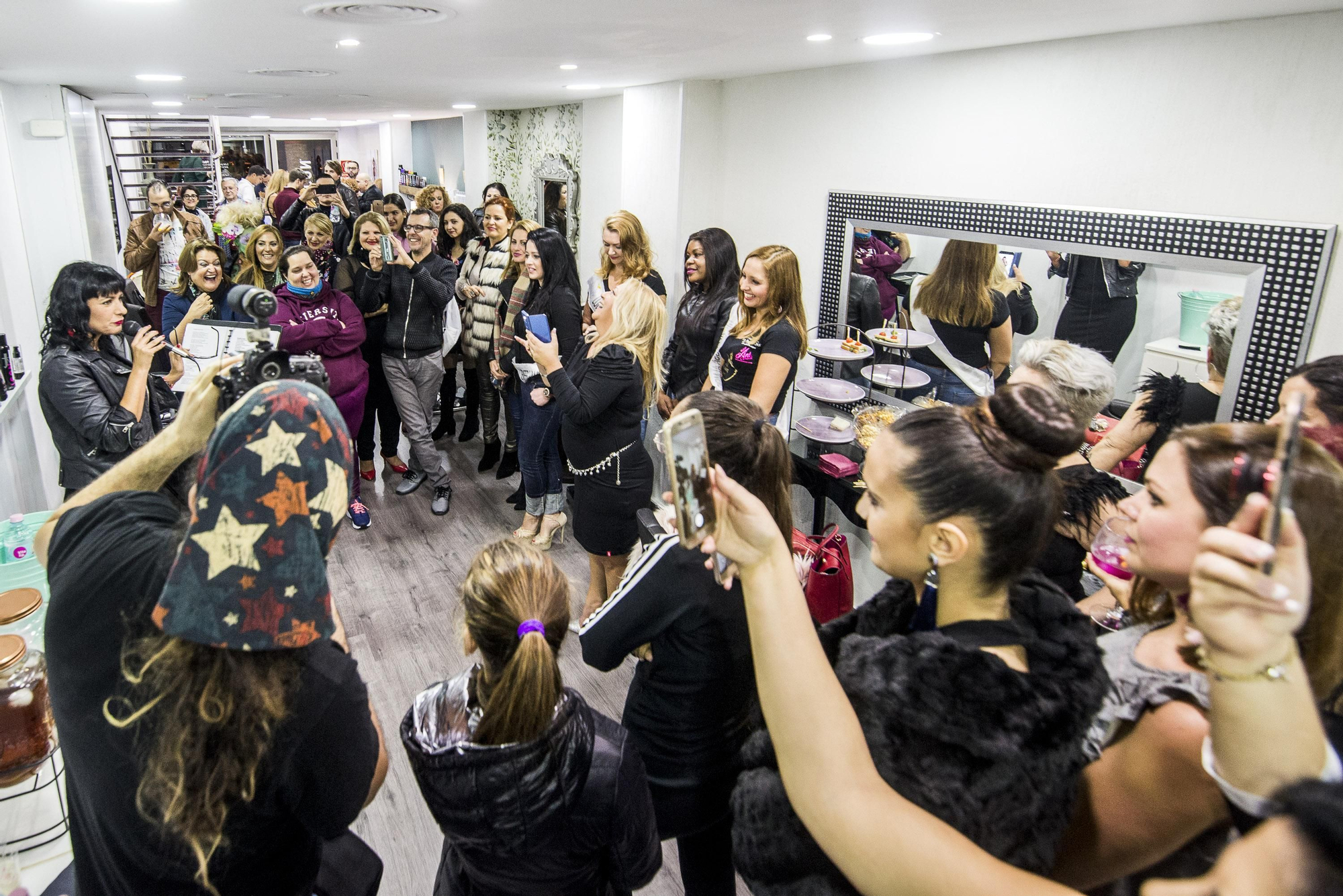 Inauguración de la escuela de imagen integral de Chary Pascual