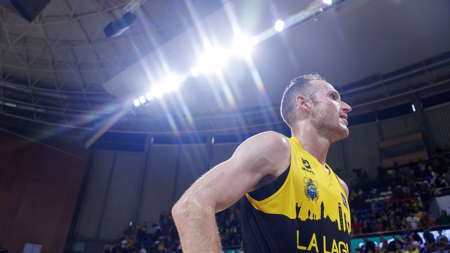 El derbi se queda en Tenerife