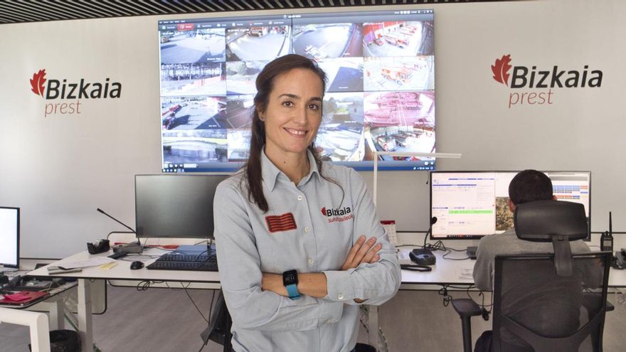 Itxaso Olabarrieta, oficiala de bomberos: "El estereotipo de que un bombero debe ser un hombre fuerte se está rompiendo"