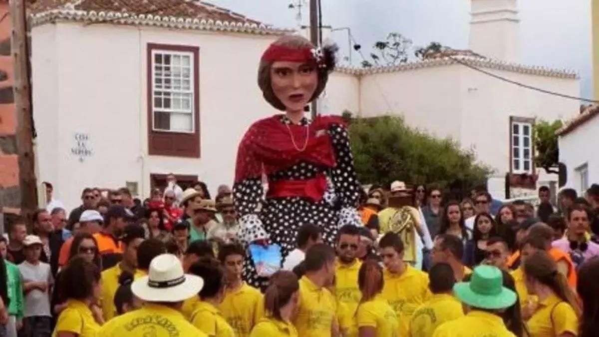 Imagen de archivo de La Bajada de la Pepa, en la Fiesta de la Cruz de Las Canales, en El Paso.
