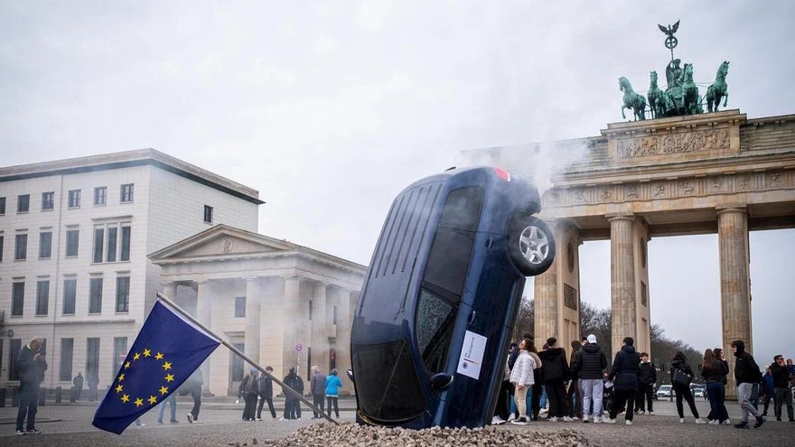El coche de combustión contraataca: victorias en Bruselas, Madrid y con las zonas de bajas emisiones