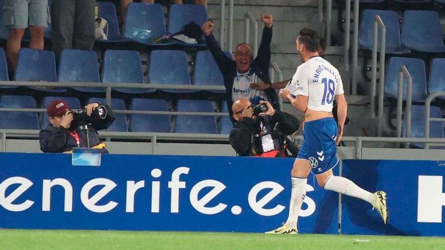 El Tenerife resucita liderado por Aitor Sanz