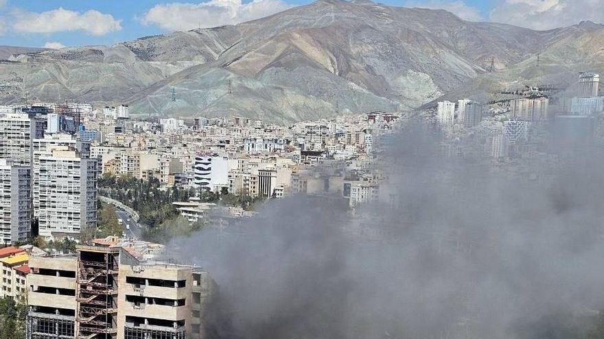 Autoridades iraníes dicen haber atacado el complejo petroquímico saudí de Jubail, uno de los mayores del mundo