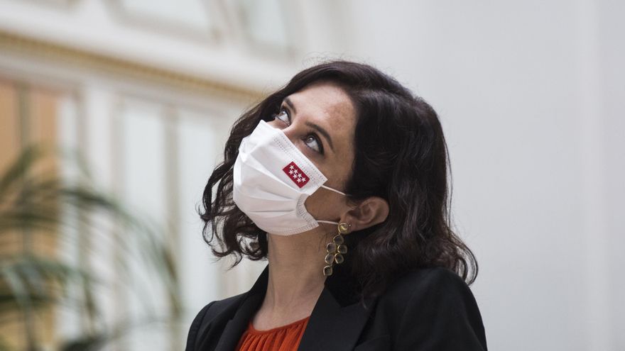 Madrid se salta las recomendaciones pactadas por el Ministerio y las comunidades pese al aumento de los contagios