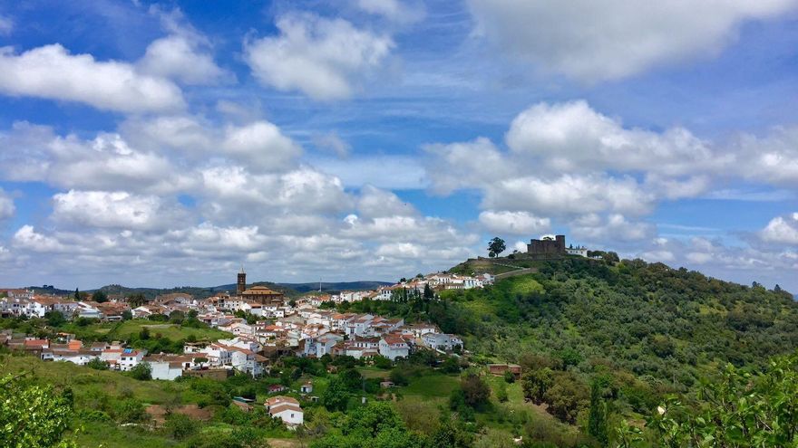 Archivo - Imagen aérea de Cortegana (Huelva).