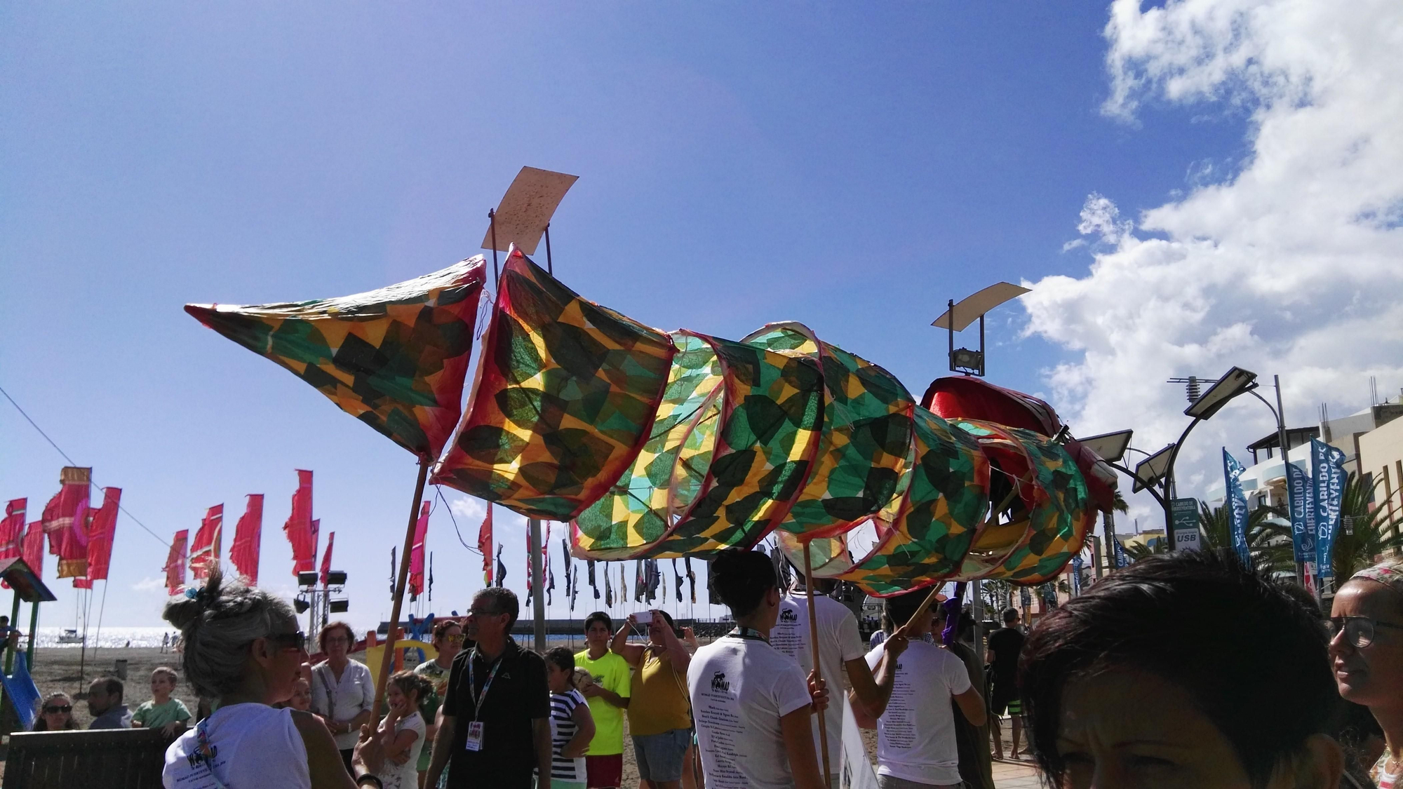 Pasacalles WOMAD Fuertventura (Nidia García)