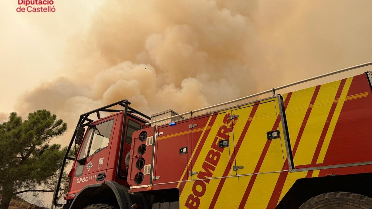 El incendio de la Vall d’Uixó supera un perímetro de 48 kilómetros y arrasa ya unas 6.500 hectáreas
