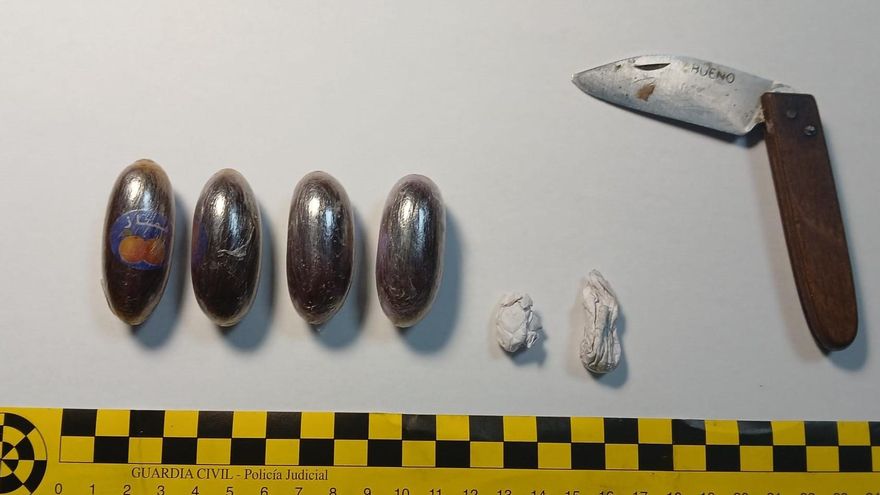 Detenida por la Guardia Civil con varias bellotas de hachís, pasta de cocaína y una navaja