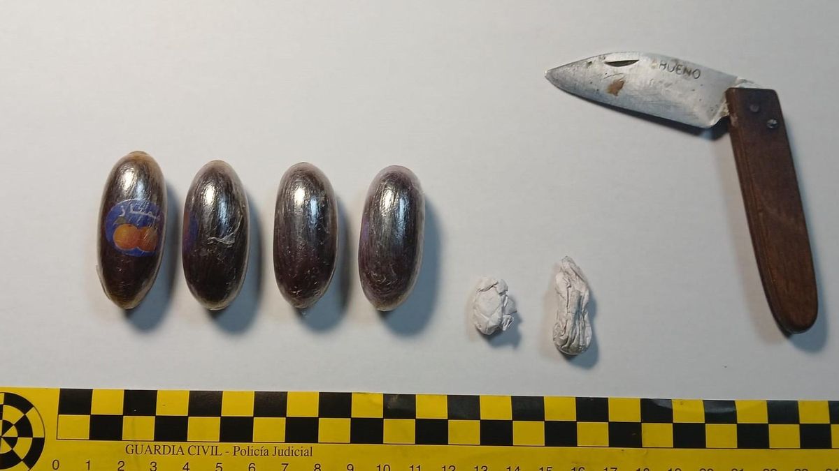 Detenida por la Guardia Civil con varias bellotas de hachís, pasta de cocaína y una navaja