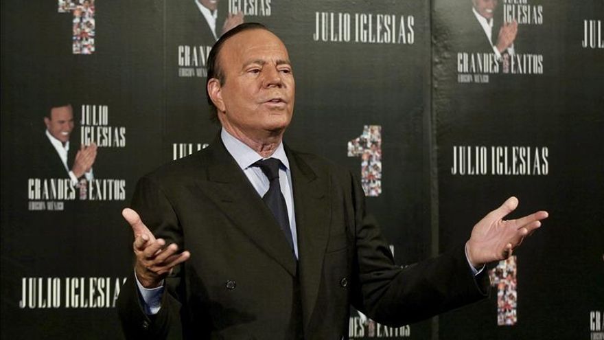 Todos los frentes judiciales de Julio Iglesias: contra la Fiscalía, contra Yolanda Díaz, contra elDiario.es y contra sus extrabajadores