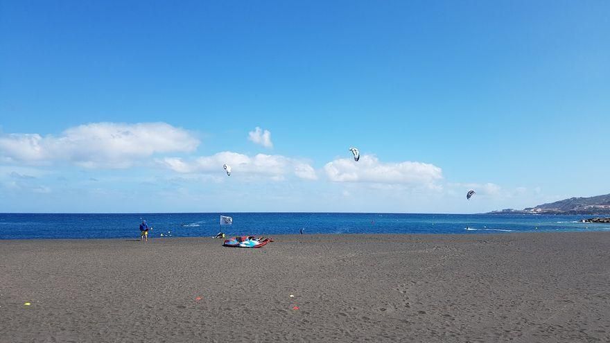 Cielos poco nubosos y temperaturas máximas de 30 grados este lunes en Canarias
