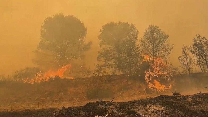 Un cóctel de calor extremo y negligencias desata una ola de incendios que arrasa miles de hectáreas