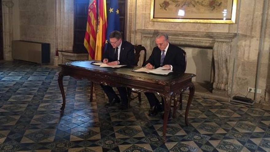 El president de la Generalitat, Ximo Puig, i el de l'Obra Social La Caixa, Isidre Fainé, en el Palau de la Generalitat.