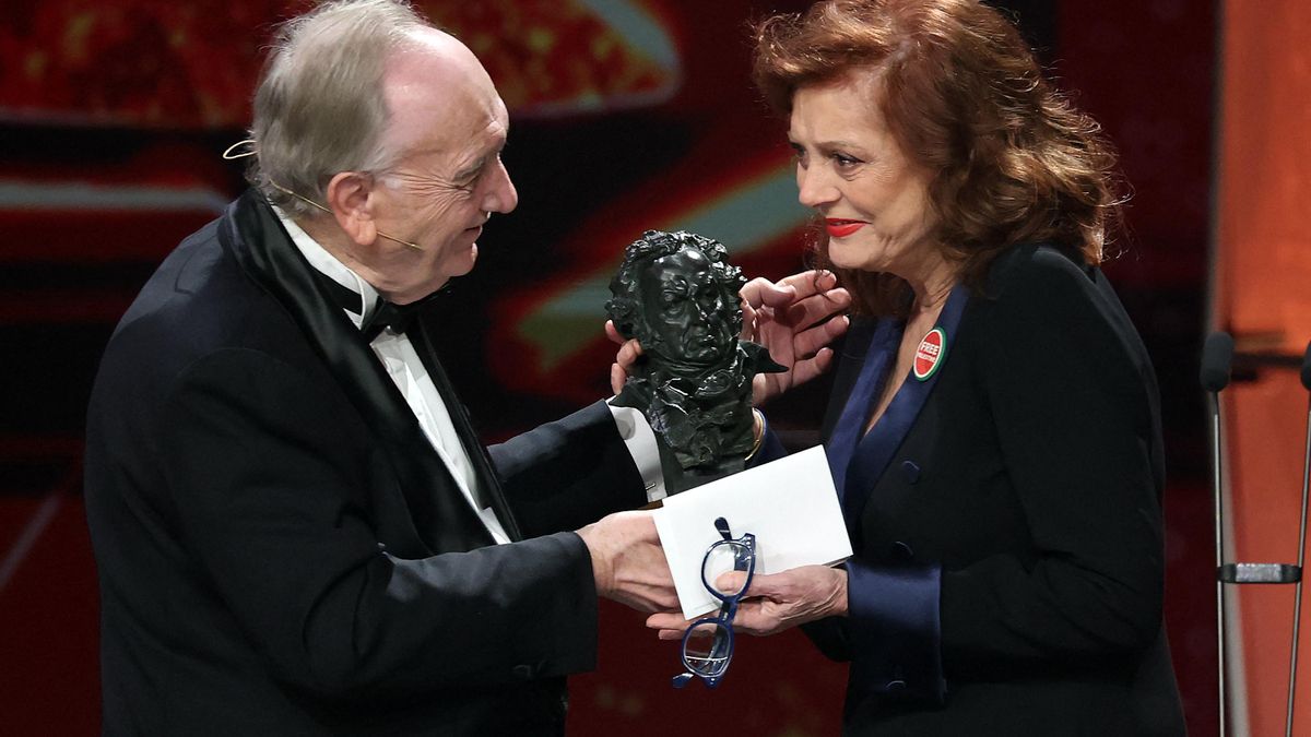 Fernando Méndez Leite entrega el premio Goya Internacional a Susan Sarandon