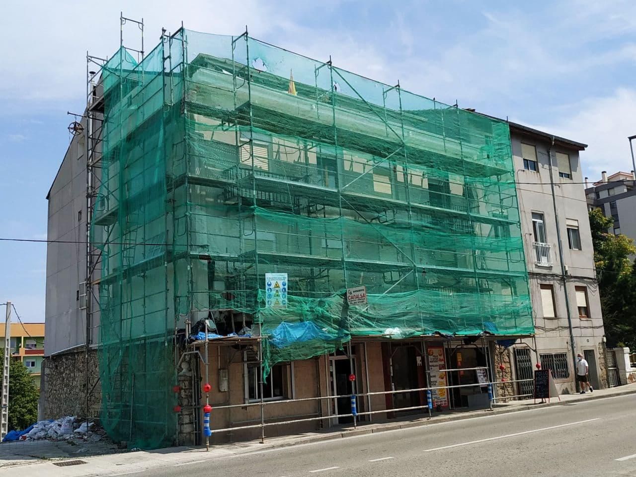 Edificio cuya fachada se recupera.