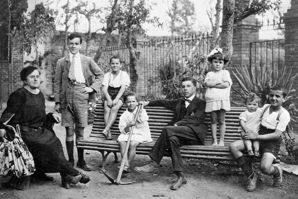 Francisco Roa de la Vega, que llegó a ser alcalde de León, con su familia en 1920.