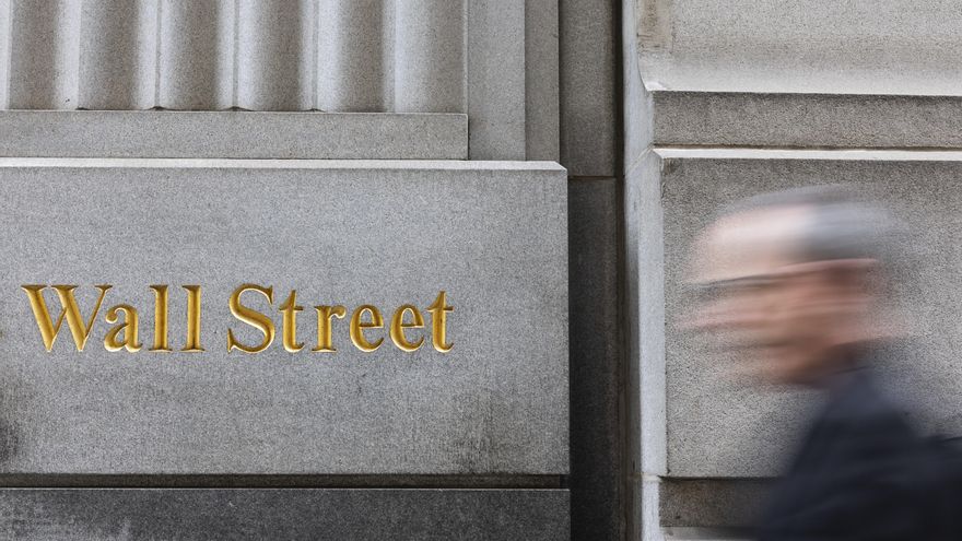 Wall Street cierra mixto y la subida de Alphabet impulsa al índice Nasdaq