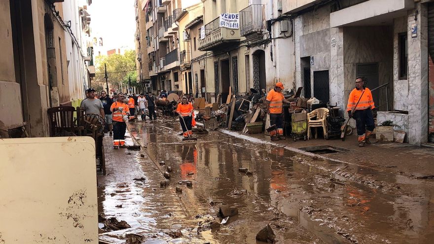 Trabajos de limpieza en la localidad valenciana de Aldaia.